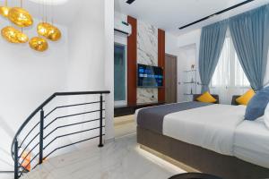 Un pat sau paturi într-o cameră la GTA HOTEL IKEJA