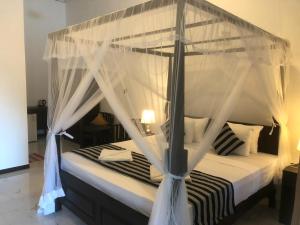Voodi või voodid majutusasutuse skyresort toas