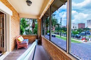 Gallery image of Dead Poets Society- U of Tampa Flat in N Hyde Park in Tampa