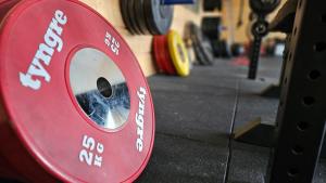 een rood bord aan de zijkant van een sportschool bij Ottsjö Wärdshus in Undersåker