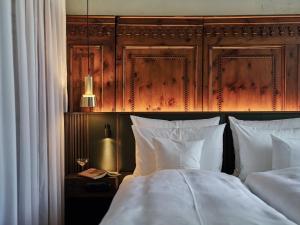 Postel nebo postele na pokoji v ubytování A-ROSA Collection Straubinger Grand Hotel Bad Gastein
