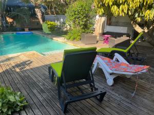 Bazén v ubytování Espace Détente des Calumets nebo v jeho okolí