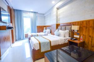 Postel nebo postele na pokoji v ubytování Clay Inn Hotel, Sohna Road, Sector 49, Gurugram