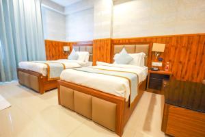 Postel nebo postele na pokoji v ubytování Clay Inn Hotel, Sohna Road, Sector 49, Gurugram