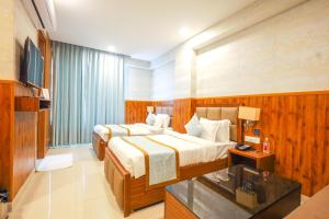 Postel nebo postele na pokoji v ubytování Clay Inn Hotel, Sohna Road, Sector 49, Gurugram