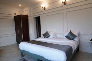 En eller flere senge i et værelse på BLIZZ HOTELS RESORTS