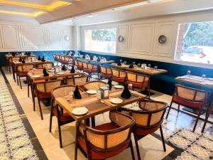 Restaurace v ubytování Clay Inn Hotel, Sohna Road, Sector 49, Gurugram