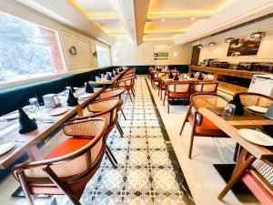 Posezení v ubytování Clay Inn Hotel, Sohna Road, Sector 49, Gurugram