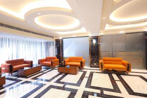 Posezení v ubytování Clay Inn Hotel, Sohna Road, Sector 49, Gurugram