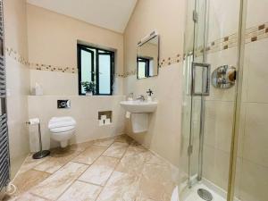 a bathroom with a toilet and a sink and a shower at North Mere Rural Cottages in Kenilworth +40 photos
