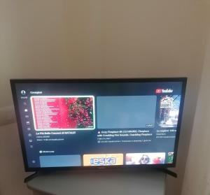 a flat screen tv sitting on top of a wall at Casa Vacanza Molise in Castelpetroso