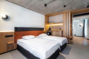 Postel nebo postele na pokoji v ubytování Qubus Hotel Katowice