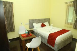 Säng eller sängar i ett rum på Hotel Misty Haven Retreat