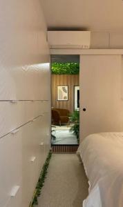 Postel nebo postele na pokoji v ubytování L'appart'hôtel - Appartements à Thèmes dont Suite Deluxe avec Spa privatif