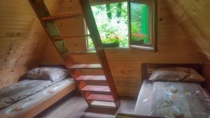 Voodi või voodid majutusasutuse Rafting Camp Encijan toas
