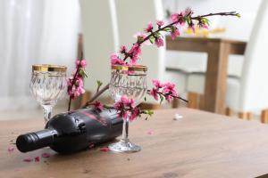 a wine bottle and two glasses on a table at Contessa Caterina in Karousádes +15 photos