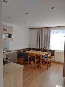 Kuchyň nebo kuchyňský kout v ubytování Haus Enzian