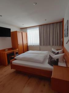 Postel nebo postele na pokoji v ubytování Haus Enzian