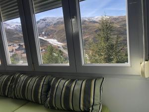 En generel udsigt til bjerge eller udsigt til bjerge taget fra lejligheden