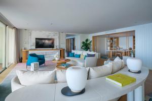 Televízia a/alebo spoločenská miestnosť v ubytovaní Rixos Premium Dubrovnik