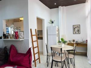 a kitchen and a table and chairs in a room at Artist Nest In Getaoui, Achrafieh in Beirut