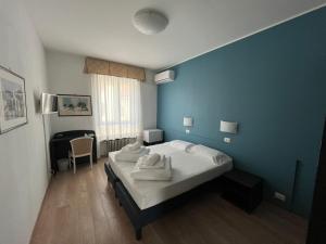 Postel nebo postele na pokoji v ubytování Hotel Roma
