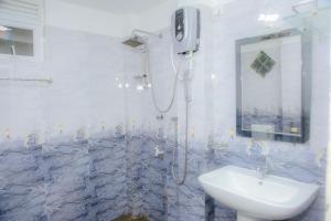 Ένα μπάνιο στο Rangi Villa +12 φωτογραφίες