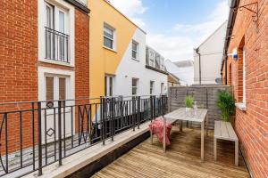 a balcony with a table and chairs on a building at Birch South Lanes - Super 2 bed duplex with south terrace in Brighton & Hove