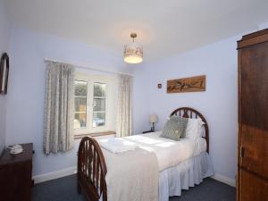 a bedroom with a bed and a window at 3 Bed in Ramsgill 87478 in Bouthwaite