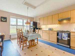 Una cocina o cocineta en 2 bed in Alston 87047