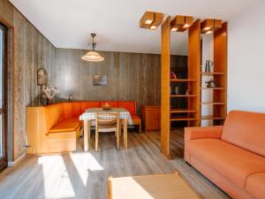 Posedenie v ubytovaní Apartment Condominio al Parco-9 by Interhome
