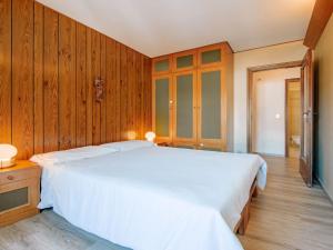 Posteľ alebo postele v izbe v ubytovaní Apartment Condominio al Parco-9 by Interhome