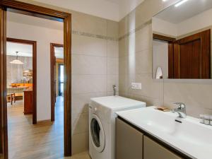 Kúpeľňa v ubytovaní Apartment Condominio al Parco-9 by Interhome