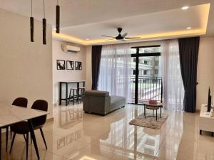 Gambar di galeri bagi (Mt. Austin) Lavish Suite 3BR2B by Cowidea di Johor Bahru