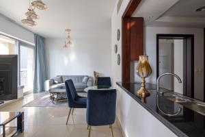 Χώρος καθιστικού στο Bellavista - High Floor - 1BR - 29 Boulevard - Full Burj Khalifa & Fountain View