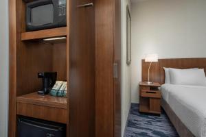 Postel nebo postele na pokoji v ubytování Fairfield Inn & Suites by Marriott Ithaca