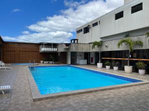 a swimming pool in front of a building at Loft com vista da praia da Costa 612 in Vila Velha