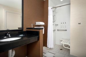 Koupelna v ubytování Fairfield Inn & Suites by Marriott Ithaca