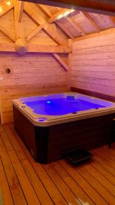 Fotografia z galérie ubytovania Le Chalet de Castille - chalet pyrénéen grand confort - spa v destinácii Beaucens + 37 fotografií