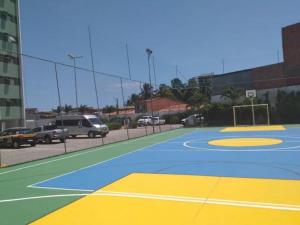 a renderização de um campo de basquetebol num parque de estacionamento em Residencial Maravilha - Poço em Maceió