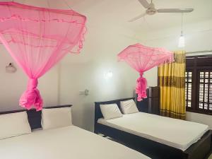 Postel nebo postele na pokoji v ubytování Bloom Guest House