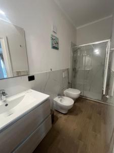 Ванная комната в La CONCHIGLIA Bed & Breakfast +22 фотографии