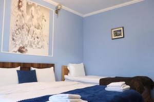 Rúm í herbergi á Guesthouse Relax in Kazbegi