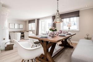 a dining room and living room with a table and chairs at Charlottes-Strandhus in Wenningstedt
