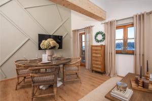 Μια τηλεόραση ή/και κέντρο ψυχαγωγίας στο MY STAY Erholung auf Erlebnishof zwischen Chiemseestrand und Kampenwand