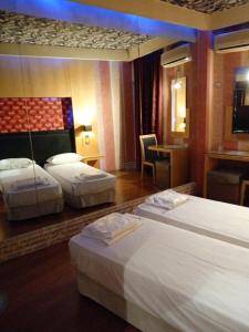 Postel nebo postele na pokoji v ubytování Olympic Hotel