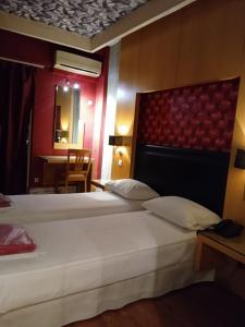 Postel nebo postele na pokoji v ubytování Olympic Hotel