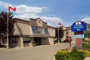 a best value inn with a sign in front of it at Canadas Best Value Inn Toronto in Toronto