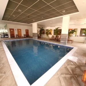 Bazén v ubytování Hotel Nacional Inn Curitiba Santa Felicidade nebo v jeho okolí