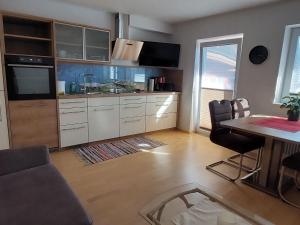 Η κουζίνα ή μικρή κουζίνα στο Apartment Rupertus-2 by Interhome